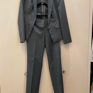 Hugo Boss Gray Wool Jacket and Pants (suit) Jiria/Tullas